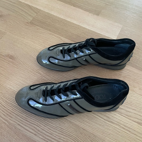 Tod’s gray and black patent sneaker - Picture 4 of 8